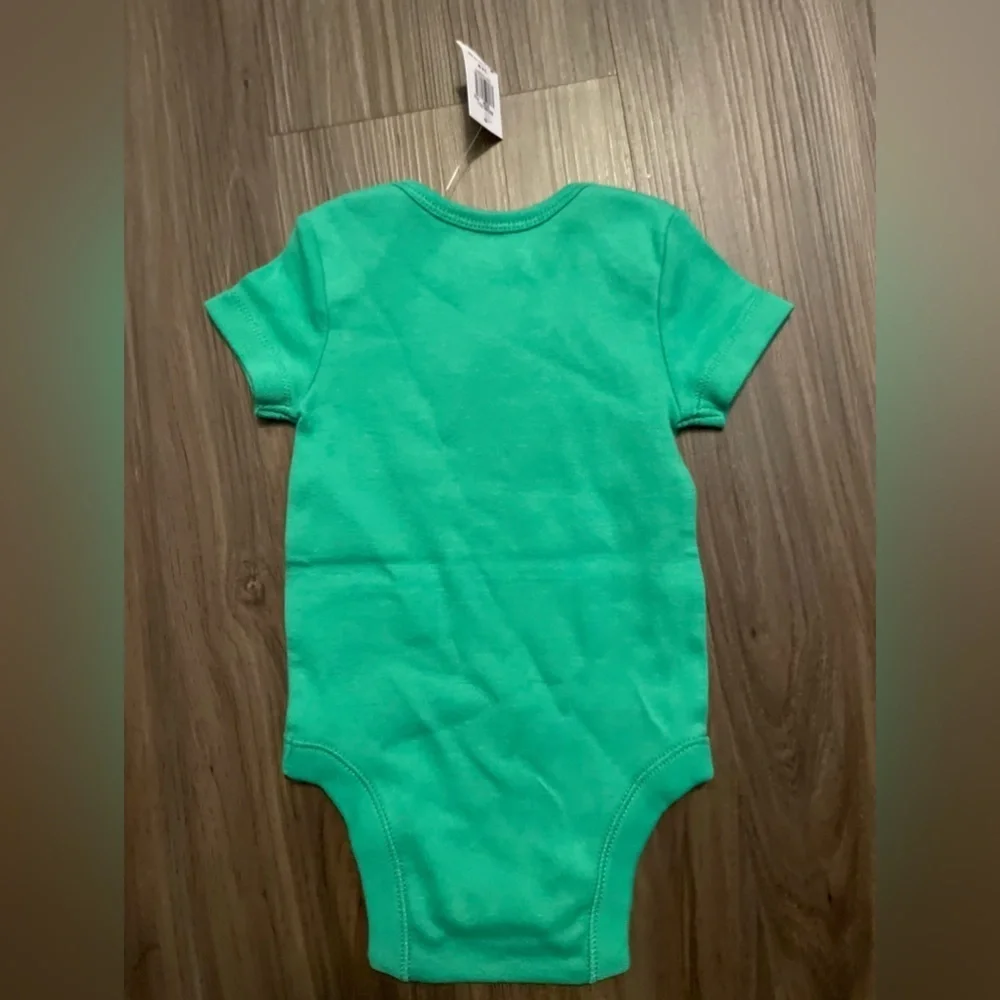 Old Navy Green Bodysuit with Rainbow Design 1st  St. Patrick’s Day 3-6M -NWT